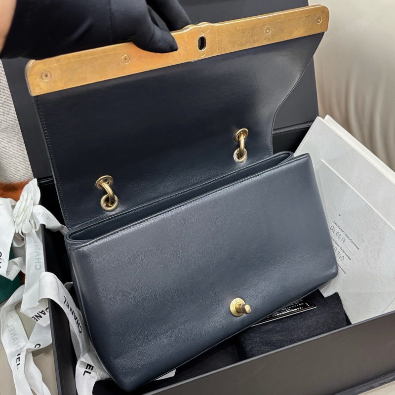 【近新閒置品】Chanel 深藍色V紋手提鏈條包單肩包24開-7