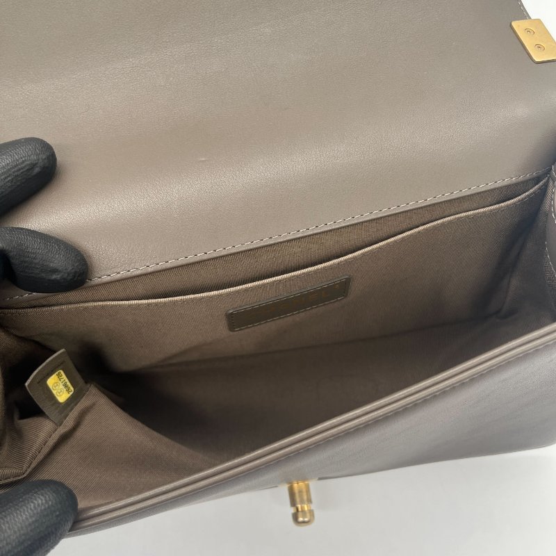 Chanel 香奈兒 Boy 咖色 羊皮 仿舊金鏈 肩背包 斜背包-17