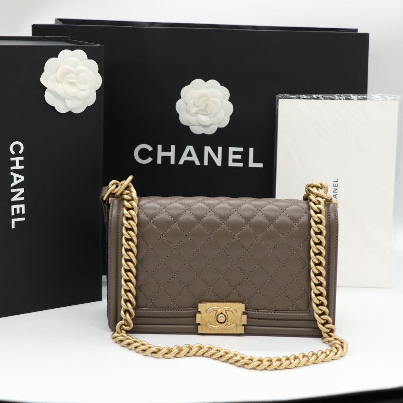 【極度美貌🌟小編推薦】Chanel 香奈兒 LeBoy 中型 奶咖色 羊皮 仿舊金鏈 單肩包 肩背包 斜背包-0