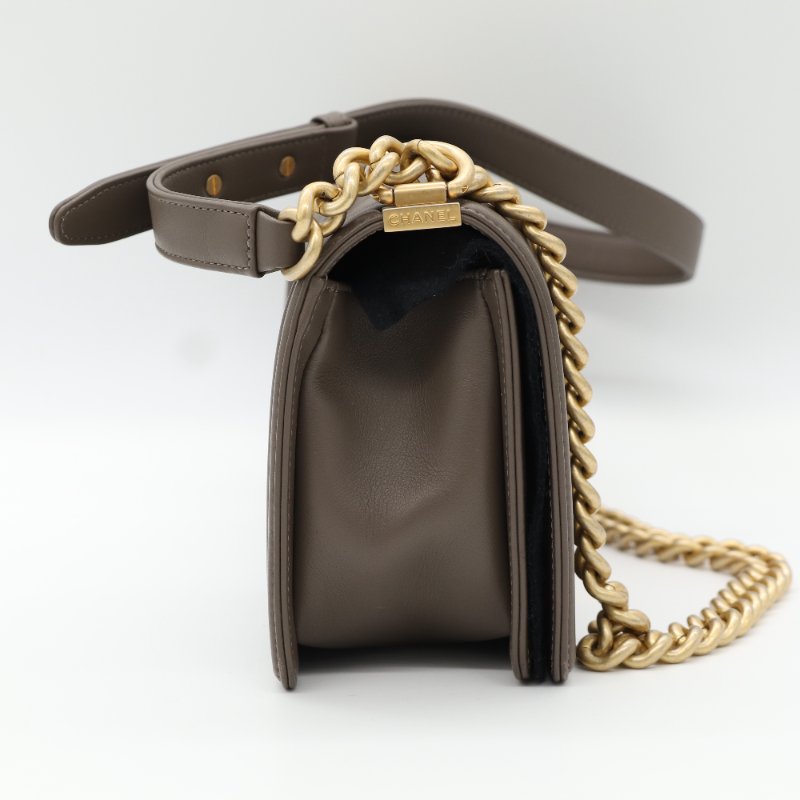 【極度美貌🌟小編推薦】Chanel 香奈兒 LeBoy 中型 奶咖色 羊皮 仿舊金鏈 單肩包 肩背包 斜背包-4