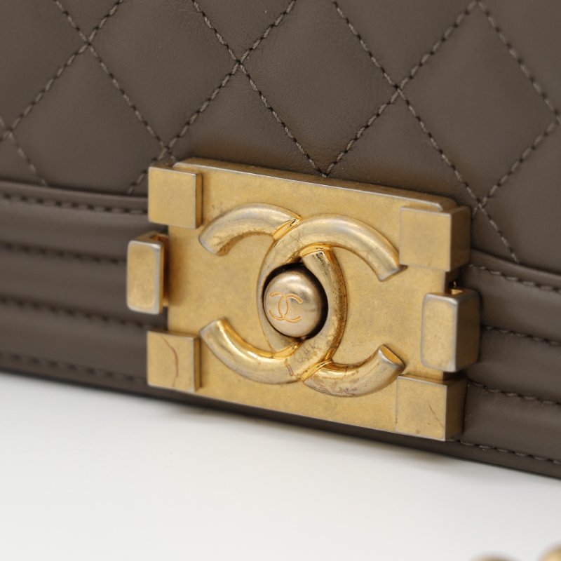 【極度美貌🌟小編推薦】Chanel 香奈兒 LeBoy 中型 奶咖色 羊皮 仿舊金鏈 單肩包 肩背包 斜背包-12