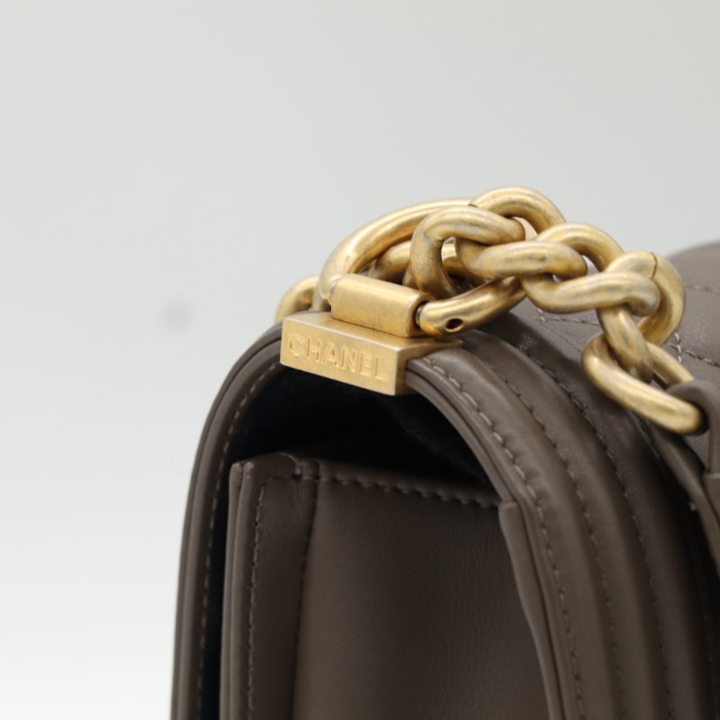 【極度美貌🌟小編推薦】Chanel 香奈兒 LeBoy 中型 奶咖色 羊皮 仿舊金鏈 單肩包 肩背包 斜背包-14