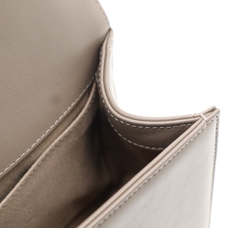 【極度美貌🌟小編推薦】Chanel 香奈兒 LeBoy 中型 奶咖色 羊皮 仿舊金鏈 單肩包 肩背包 斜背包-17