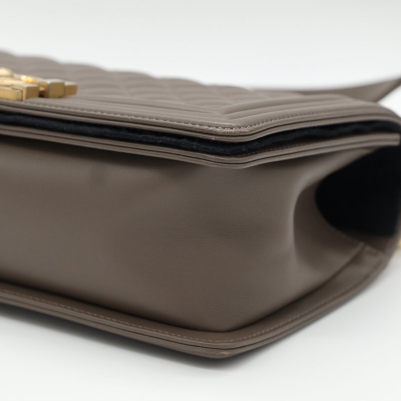 【極度美貌🌟小編推薦】Chanel 香奈兒 LeBoy 中型 奶咖色 羊皮 仿舊金鏈 單肩包 肩背包 斜背包-18