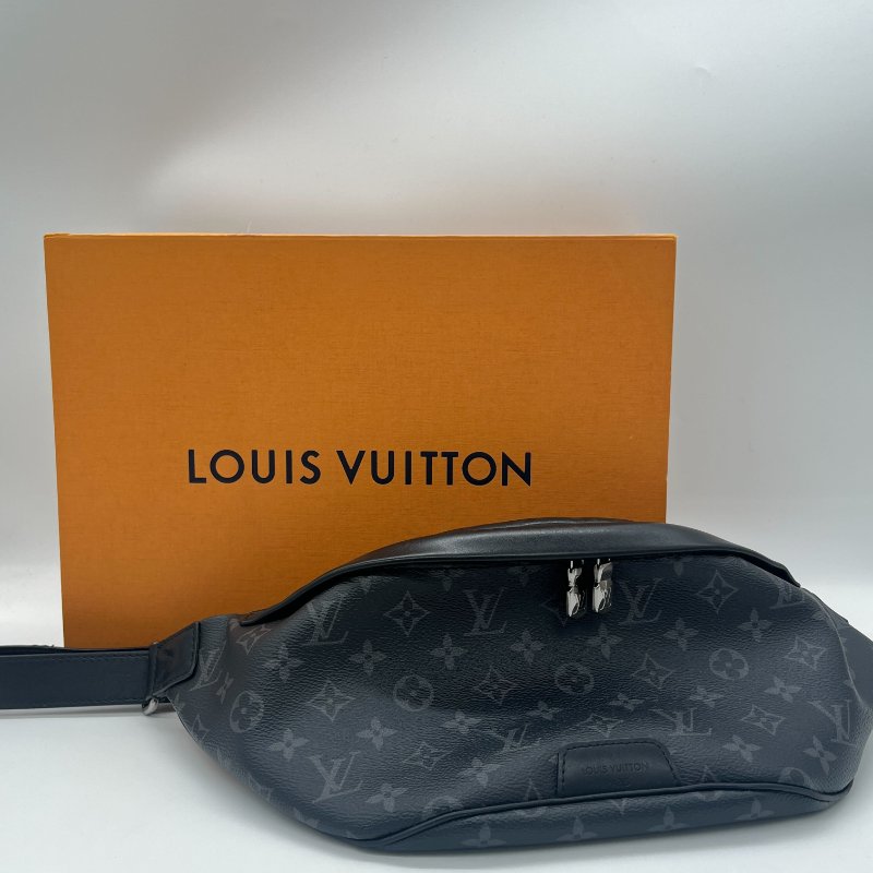 Louis Vuitton 路易威登 Eclipse Discovery 黑武士 黑色 老花 帆布 腰包 斜掛包 斜背包 側背包 胸包-0