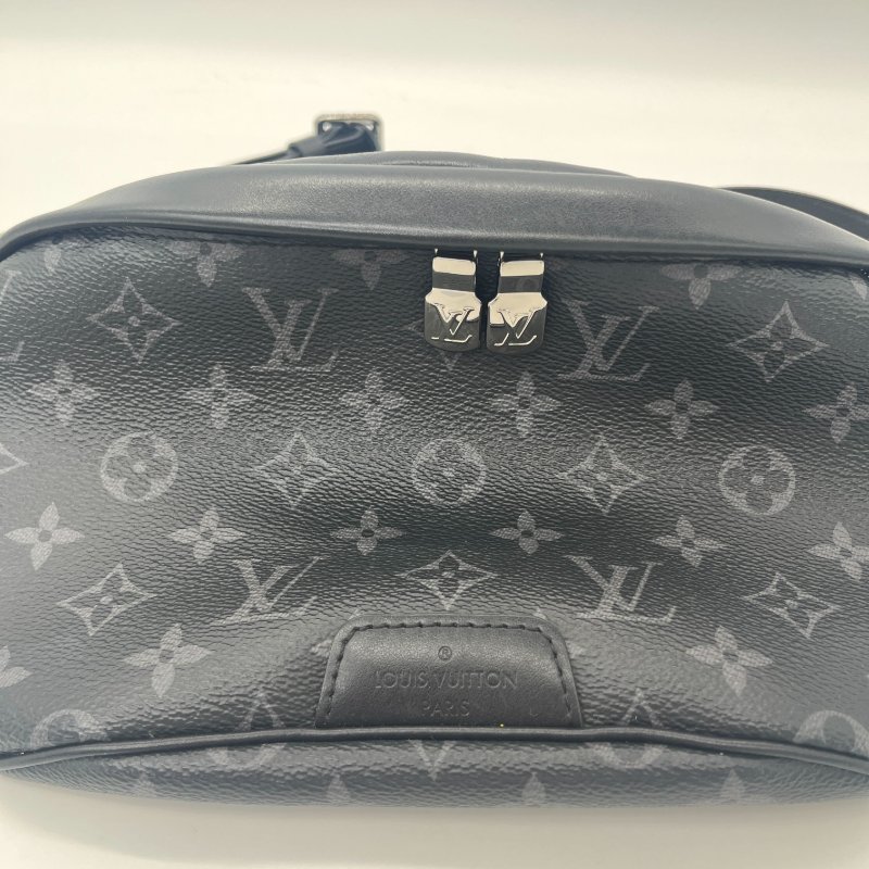 Louis Vuitton 路易威登 Eclipse Discovery 黑武士 黑色 老花 帆布 腰包 斜掛包 斜背包 側背包 胸包-7