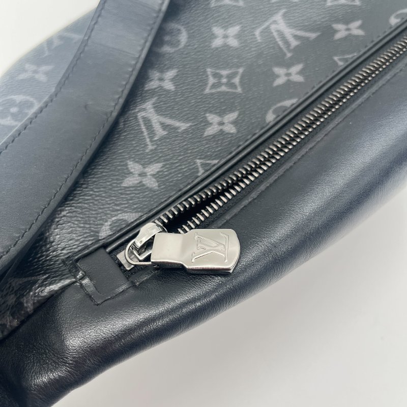 Louis Vuitton 路易威登 Eclipse Discovery 黑武士 黑色 老花 帆布 腰包 斜掛包 斜背包 側背包 胸包-10