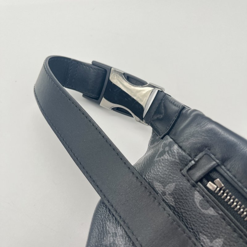Louis Vuitton 路易威登 Eclipse Discovery 黑武士 黑色 老花 帆布 腰包 斜掛包 斜背包 側背包 胸包-16
