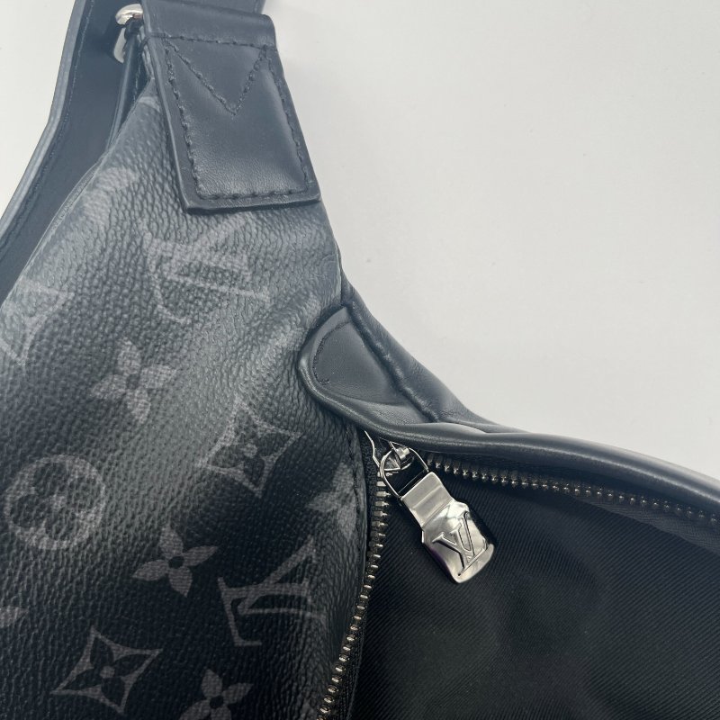 Louis Vuitton 路易威登 Eclipse Discovery 黑武士 黑色 老花 帆布 腰包 斜掛包 斜背包 側背包 胸包-19