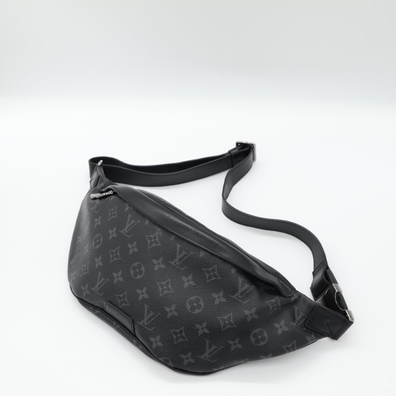 Louis Vuitton 路易威登 Eclipse Discovery 黑武士 黑色 老花 帆布 腰包 斜掛包 斜背包 側背包 胸包-1