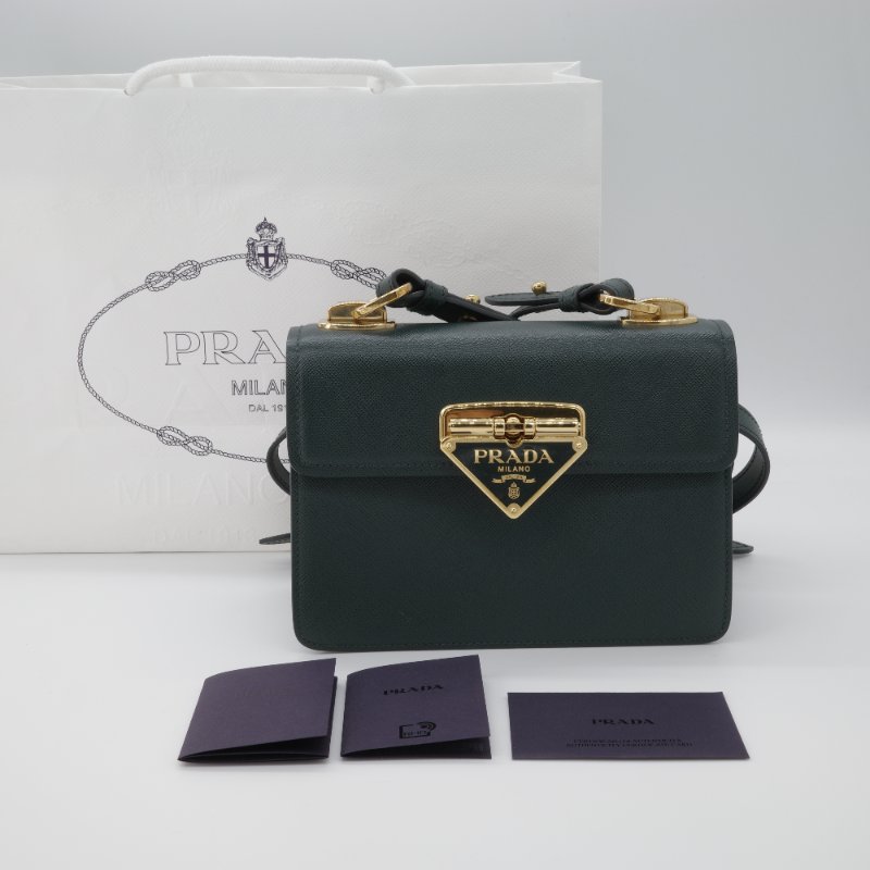 專櫃 9 萬 2【超級划算🌟小編推薦】Prada 普拉達 Saffiano Symbole Bag 橄欖綠 十字紋 牛皮 側背包 斜掛包 手提包 肩背包-0