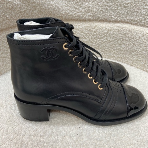 【閒置未使用】Chanel香奈兒黑色拼亮皮粗跟短靴36碼4cm跟高