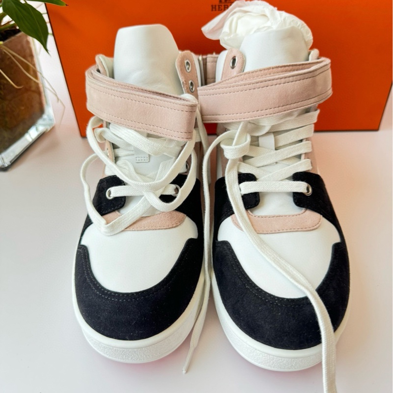 99.9新 未使用過HERMES愛馬仕 Freestyle 皮革 圓頭系帶 板鞋 女款 粉白黑  尺碼38.5碼-1