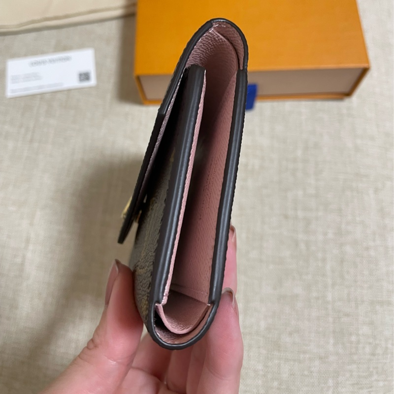 LOUIS VUITTON路易威登Victorine短夾M62360有購證-2