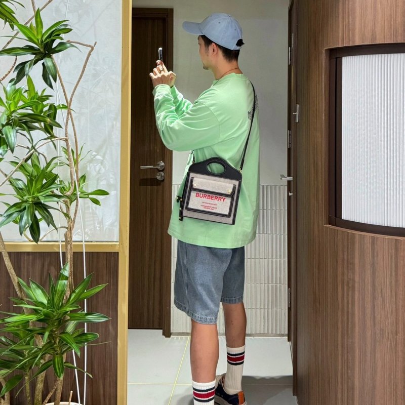 BURBERRY Pocket牛皮拼帆布手提斜背包 男女適用 23*22*6 全新閒置配件塵袋-0