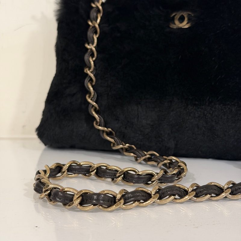 #全網最低💰 #配件齊全 #絕版收藏 香奈兒黑金毛皮肩背包-8