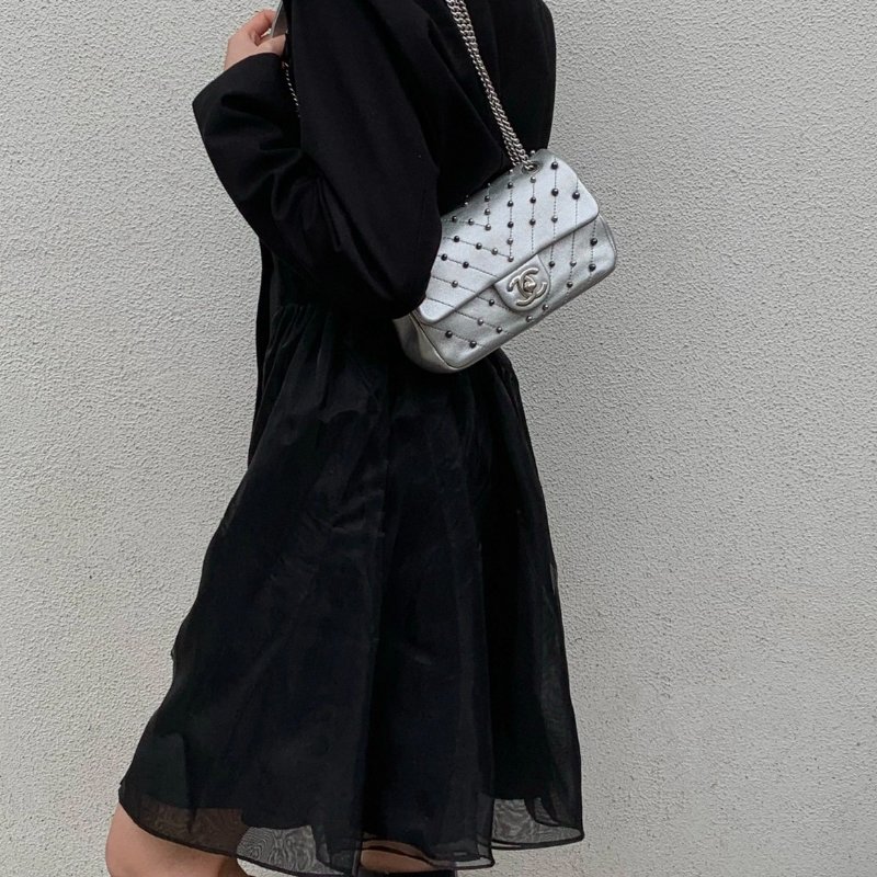 CHANEL 銀色釘珠CF大mini肩背斜背包 19*13*6 98新配件盒子塵袋保卡-0