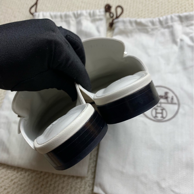 98新 37.5碼 Hermes 愛馬仕 圓頭H扣皮 白色銀扣涼拖 拖鞋-5
