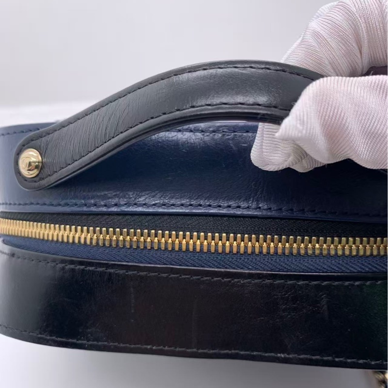 二手香奈兒相機包藍色拼黑色鏈條包膠囊包，鐳射27開-5