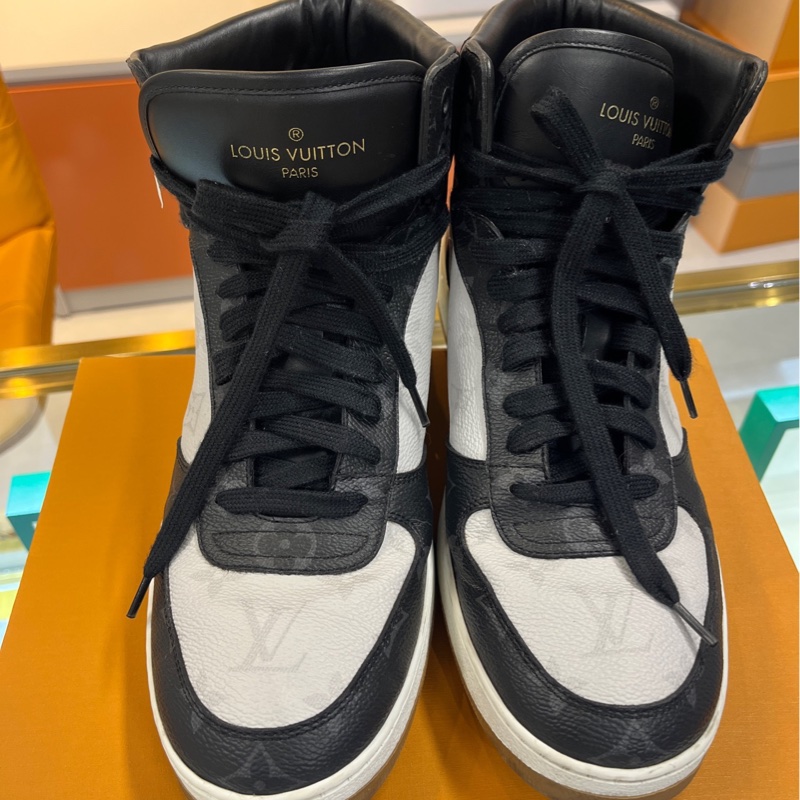 98新LV老花拼接板鞋,41碼-1