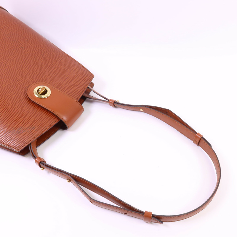 LOUIS VUITTON Epi Cluny金扣肩背袋-4