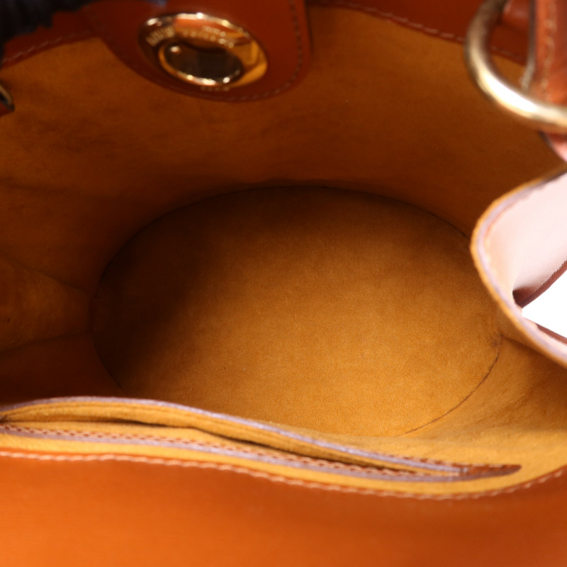 LOUIS VUITTON Epi Cluny金扣肩背袋-5