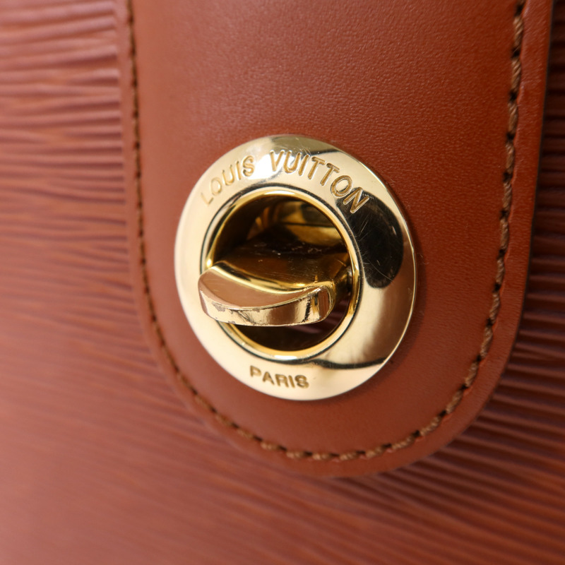 LOUIS VUITTON Epi Cluny金扣肩背袋-8