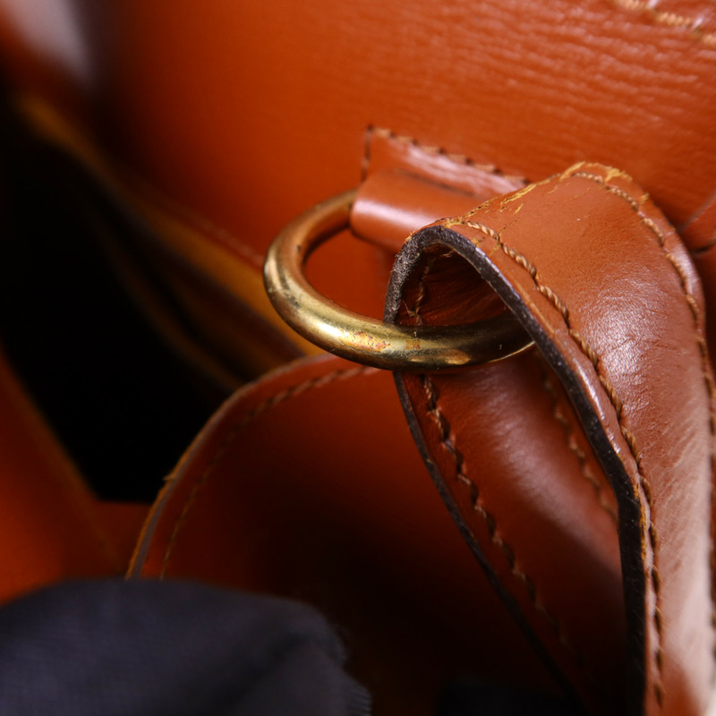 LOUIS VUITTON Epi Cluny金扣肩背袋-10