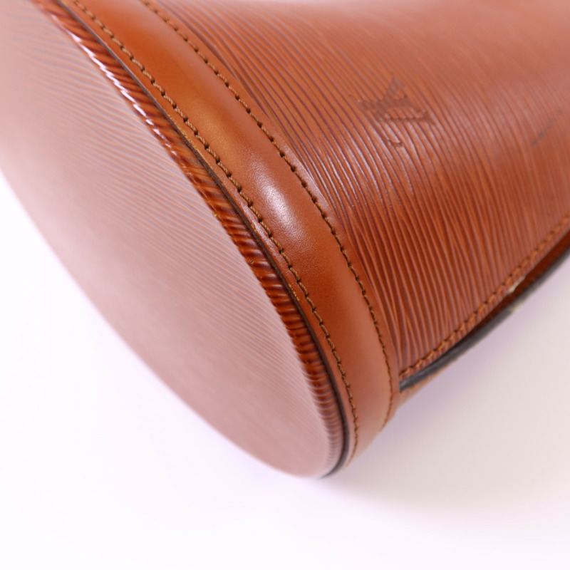 LOUIS VUITTON Epi Cluny金扣肩背袋-11