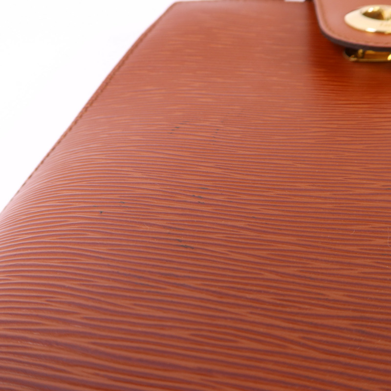 LOUIS VUITTON Epi Cluny金扣肩背袋-15