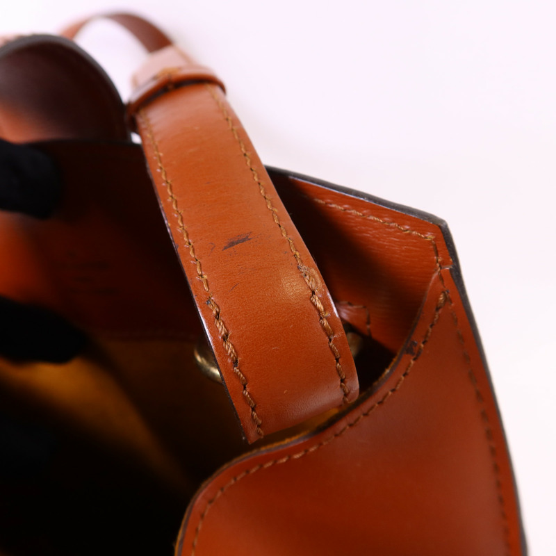 LOUIS VUITTON Epi Cluny金扣肩背袋-20