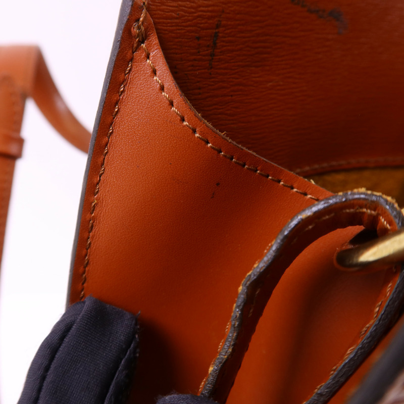 LOUIS VUITTON Epi Cluny金扣肩背袋-23