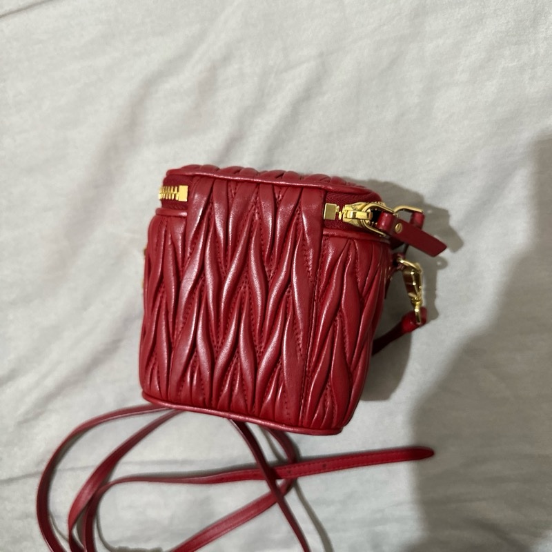 Miu Miu Matelasse 納帕軟皮迷你箱包-7