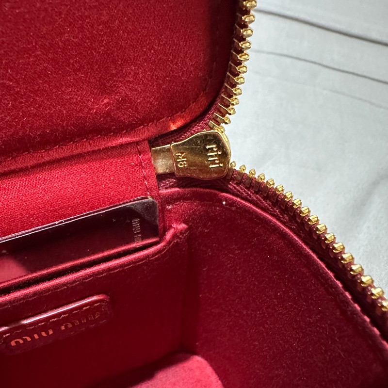 Miu Miu Matelasse 納帕軟皮迷你箱包-14