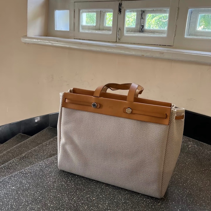 「JL精品代購」98新愛馬仕卡其棕色帆布拼皮herbag中號 附小號横版替換袋-4