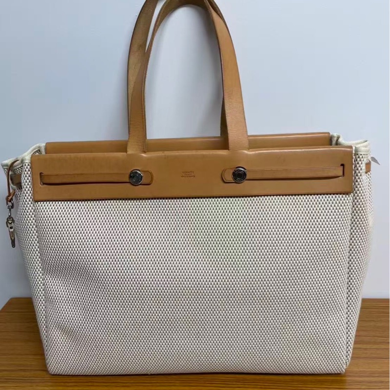 「JL精品代購」愛馬仕卡其棕色帆布拼皮herbag中號 附小號横版替換袋-3