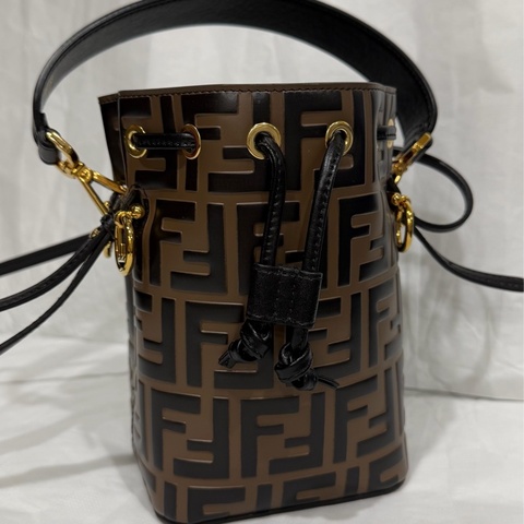 Fendi 水桶包Mon Tresor