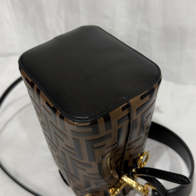 Fendi 水桶包Mon Tresor-5