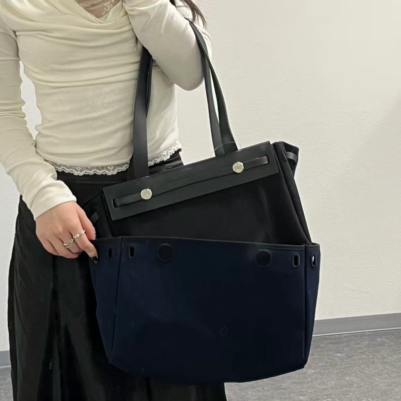 「JL精品代購」愛馬仕黑色橫版herbag 深藍色替換袋-1