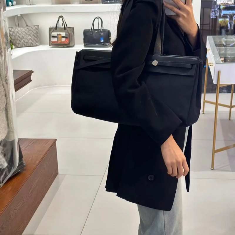 「JL精品代購」愛馬仕黑色橫版herbag 深藍色替換袋-4