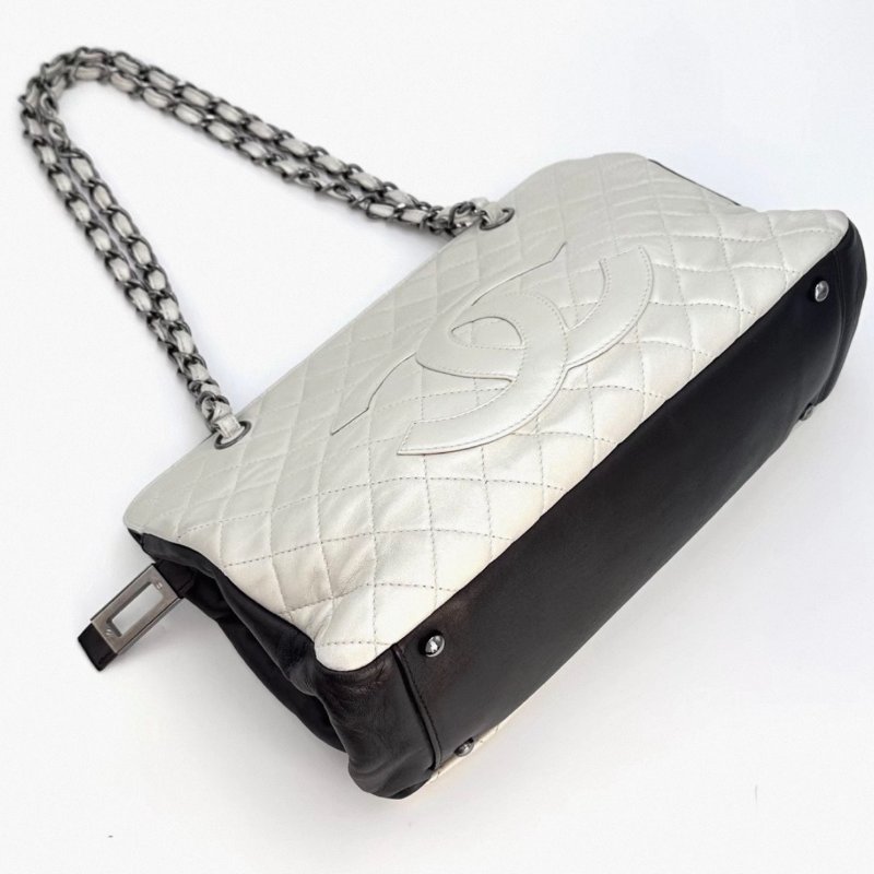 CHANEL 黑白拼色托特肩背包 31*20*11 98新配件塵袋購證-3