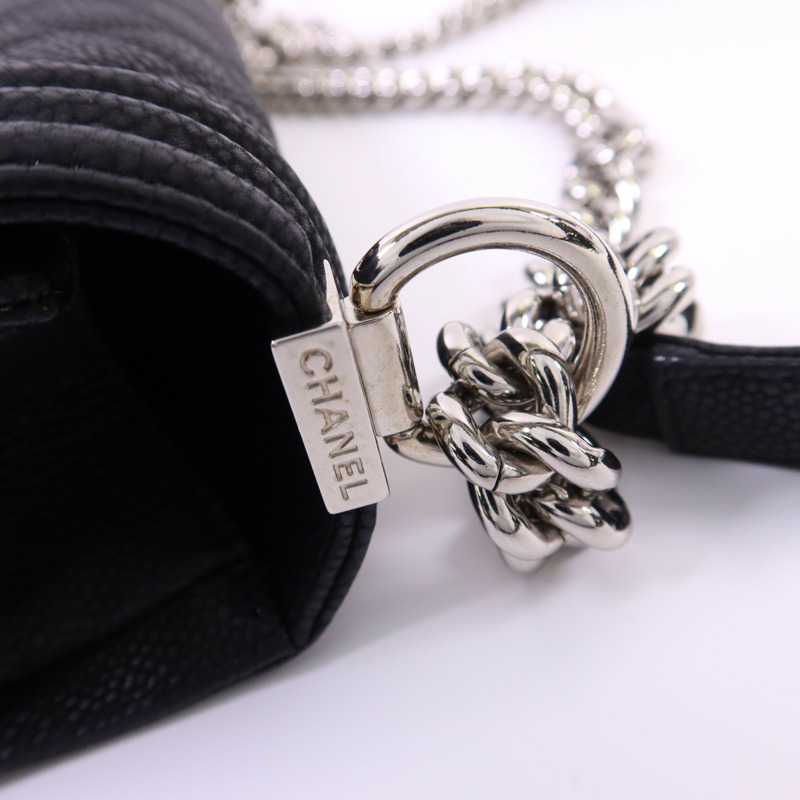 CHANEL 牛皮皮革Boy 30銀扣鏈帶肩背袋-11