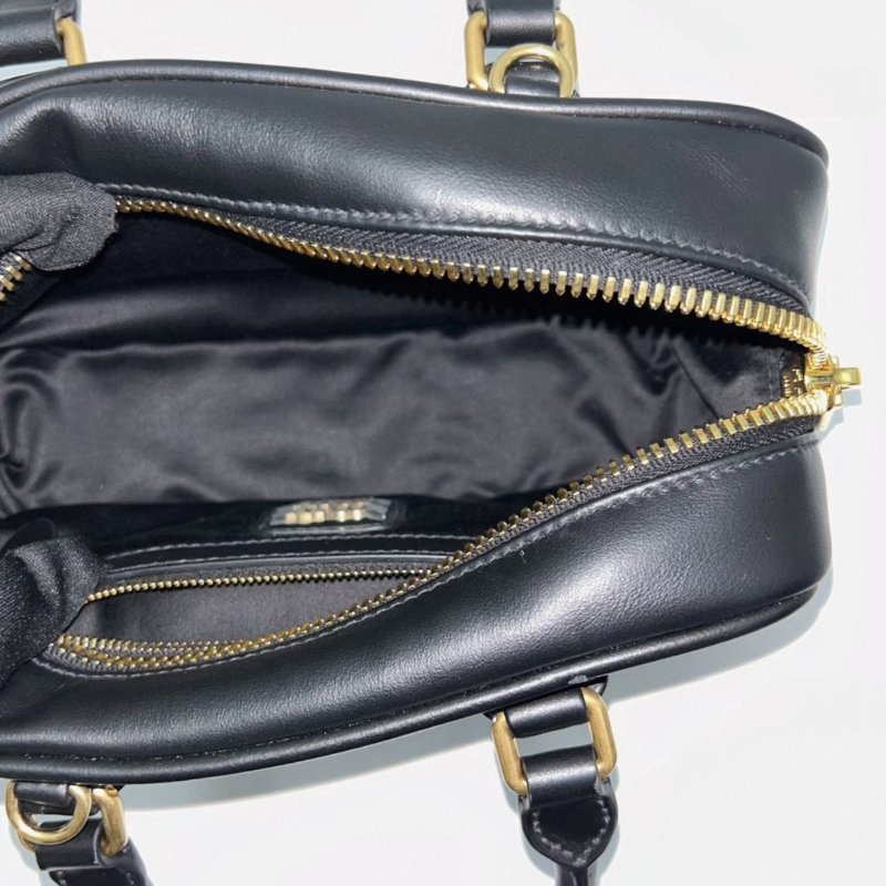 MIUMIU 黑金Arcadie保齡球肩背斜背包 23*11*8 99新配件塵袋-4