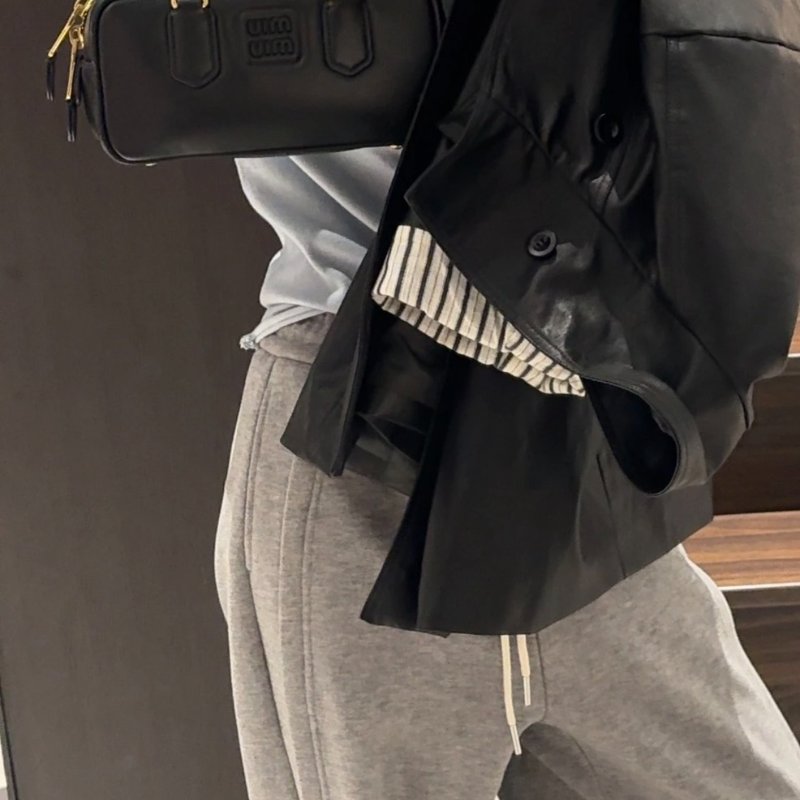 MIUMIU 黑金Arcadie保齡球肩背斜背包 23*11*8 99新配件塵袋-0