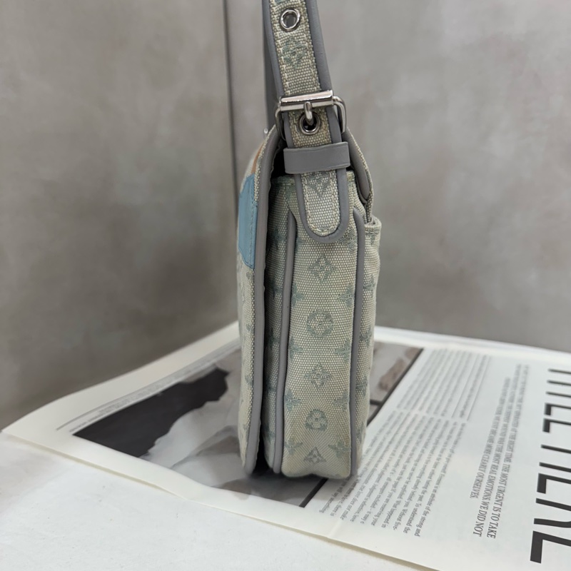 LV 童話森林系列郵差包-2