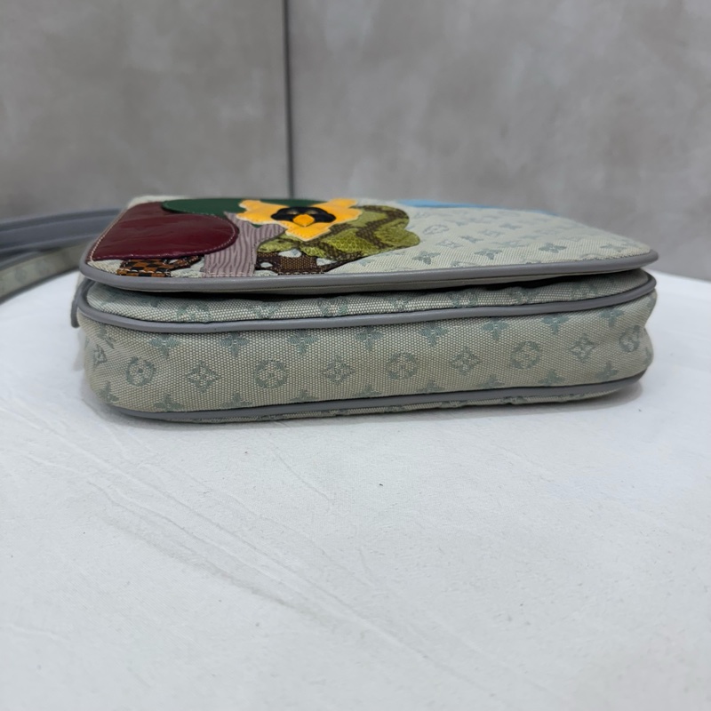 LV 童話森林系列郵差包-4