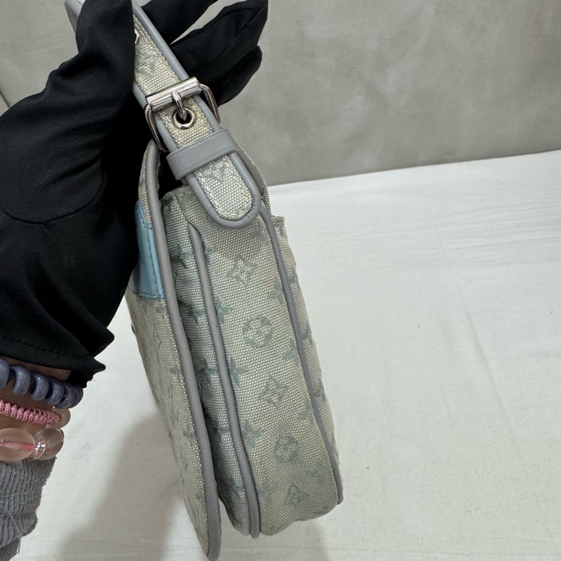 LV 童話森林系列郵差包-6