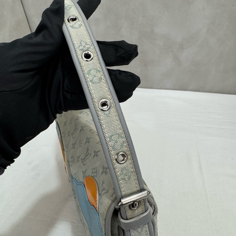 LV 童話森林系列郵差包-7