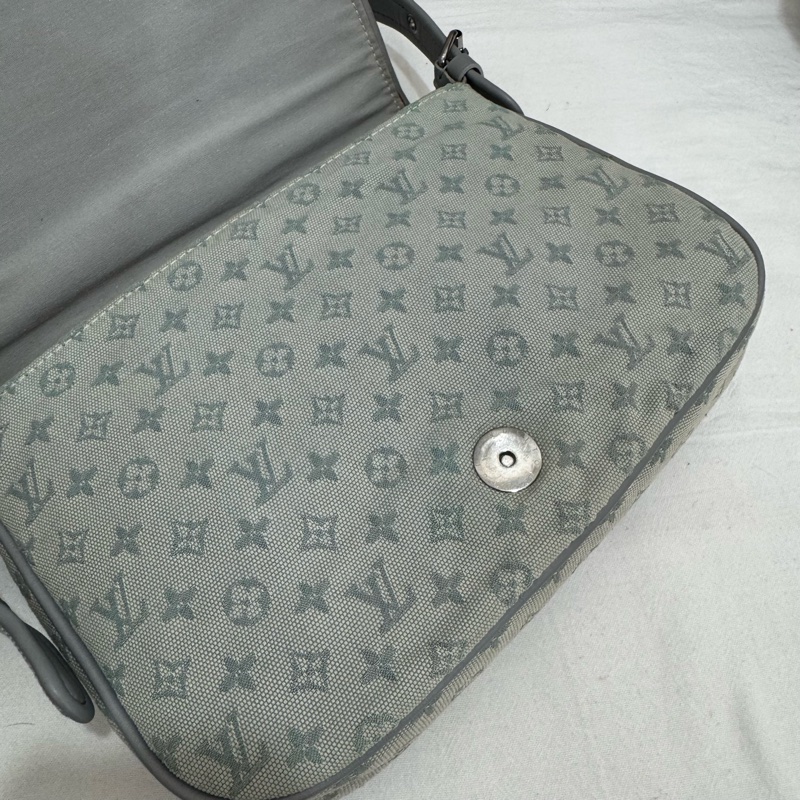 LV 童話森林系列郵差包-13