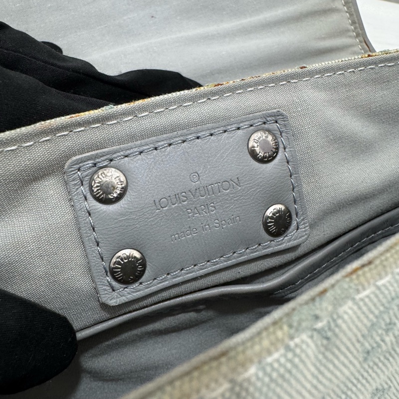 LV 童話森林系列郵差包-15